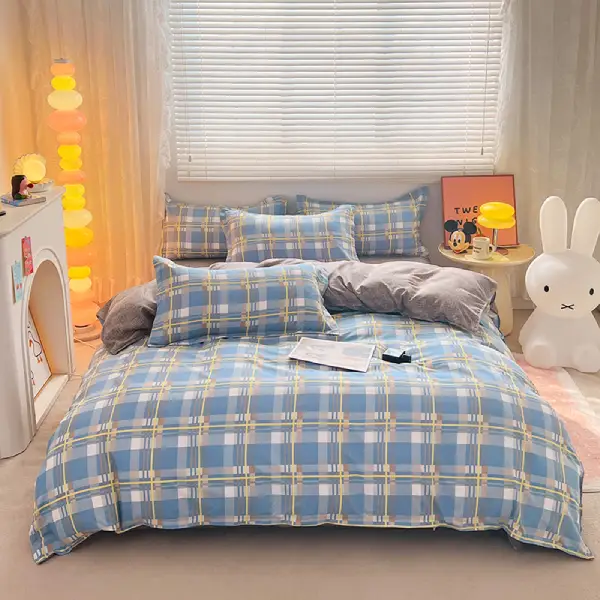 Four Piece Bedding Set